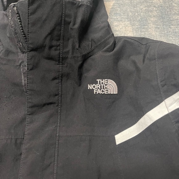 The North Face youth ski jacket - Picture 2 of 9